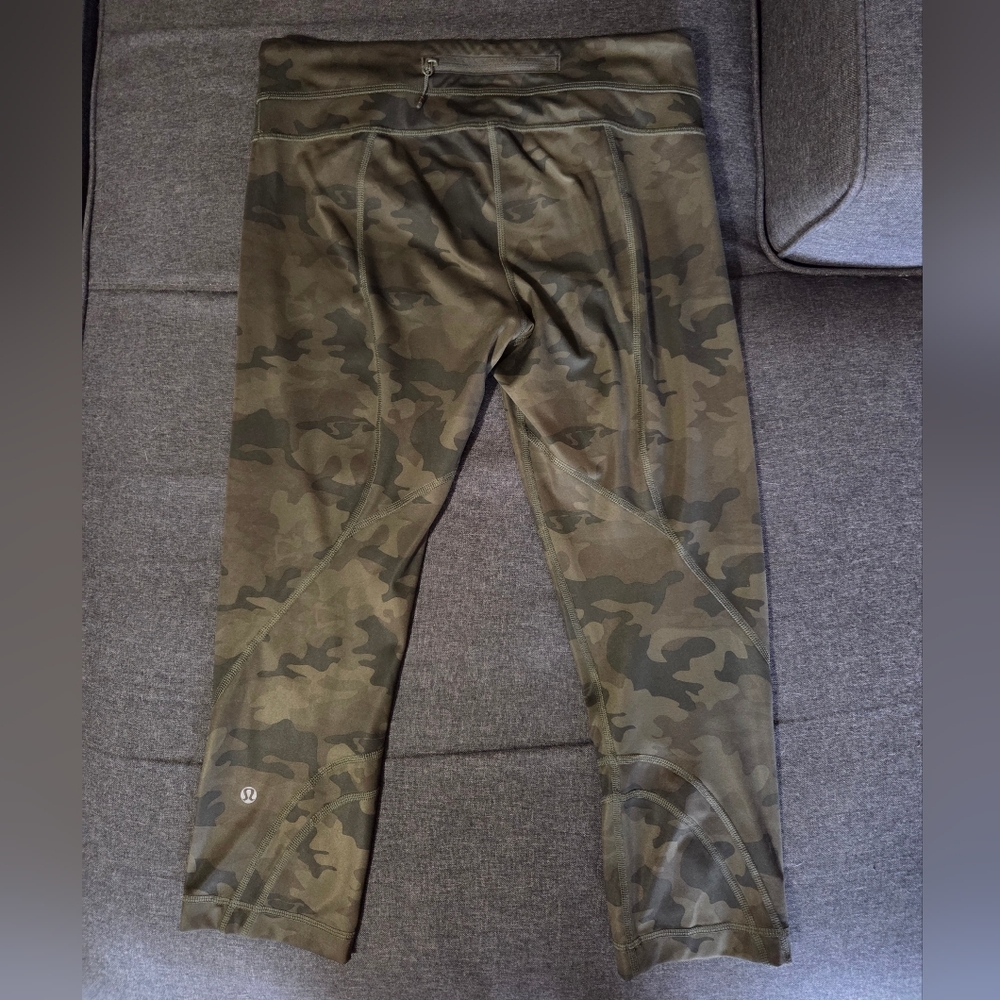 Lululemon Run INSPIRE CROP II Savasana Green Camo LUXTREME Crop Leggings - Picture 2 of 6
